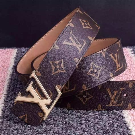 cinturones louis vuitton.